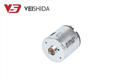 Motè Bwòs Carbon portant boul